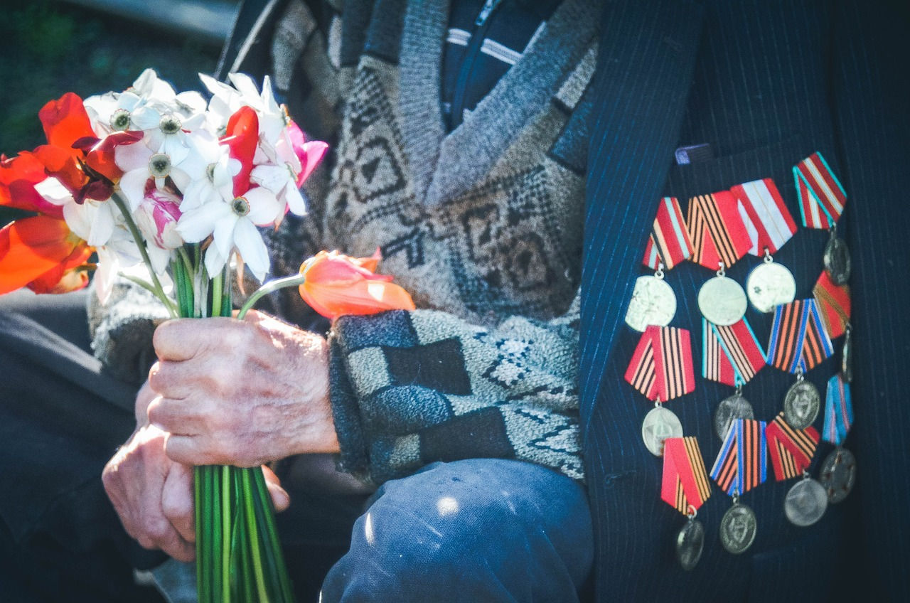 senior veteran holding flowers